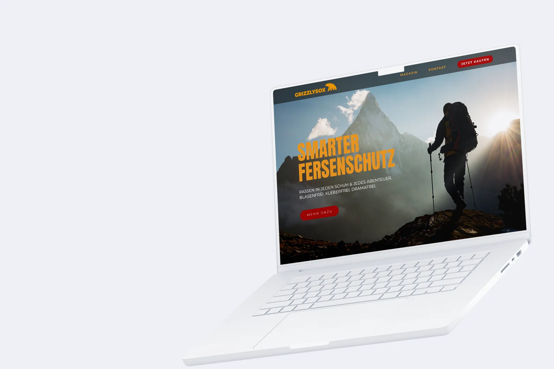 Zu sehen ist ein weißes, geöffnetes MacBook Pro. Auf dem Bildschirm ist die Startseite von Grizzlysox zu sehen, dem smarten Fersenschutz.